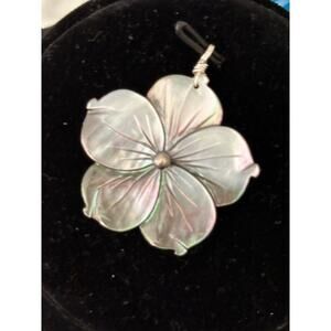Mother of Pearl Silver Flower Pendant